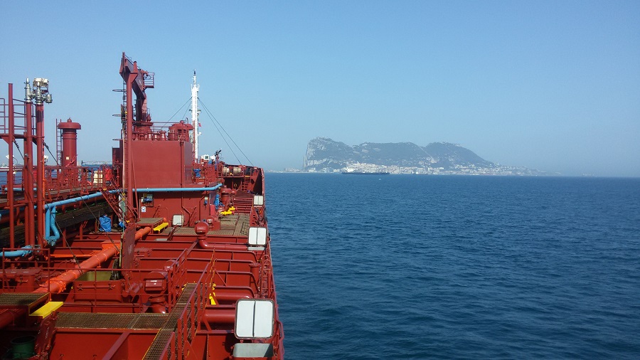 barco fondeado reparación del aire acondicionado en Algeciras